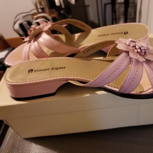 Etienne Aigner Pink Flower Leather Sandals, Low Heel Size 8.5M - Picture 2 of 3